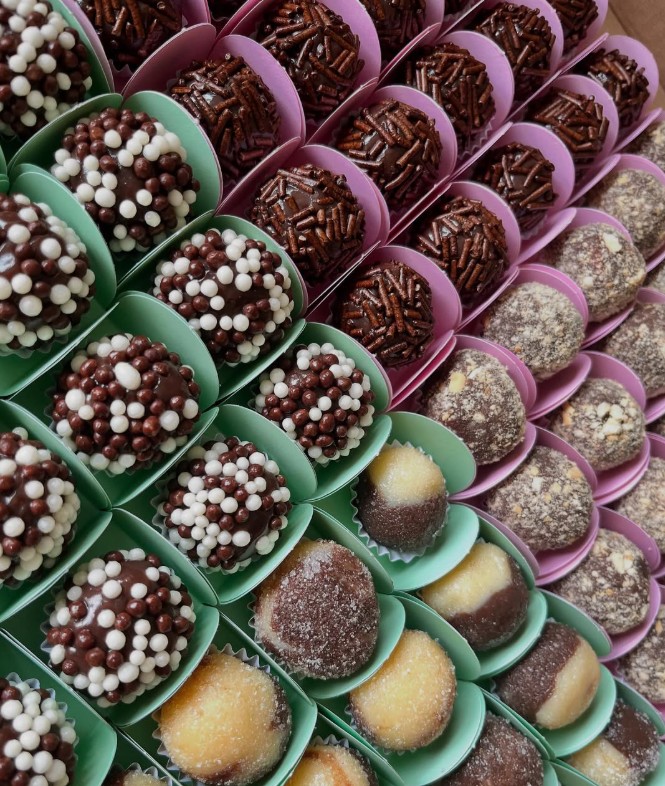 brigadeiros e doces finos artesanais da Bea Doces em diversos sabores